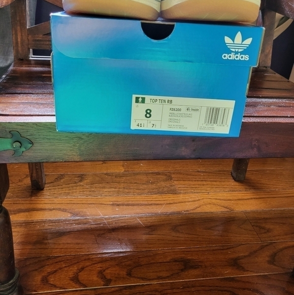 Adidas high top - Picture 2 of 6